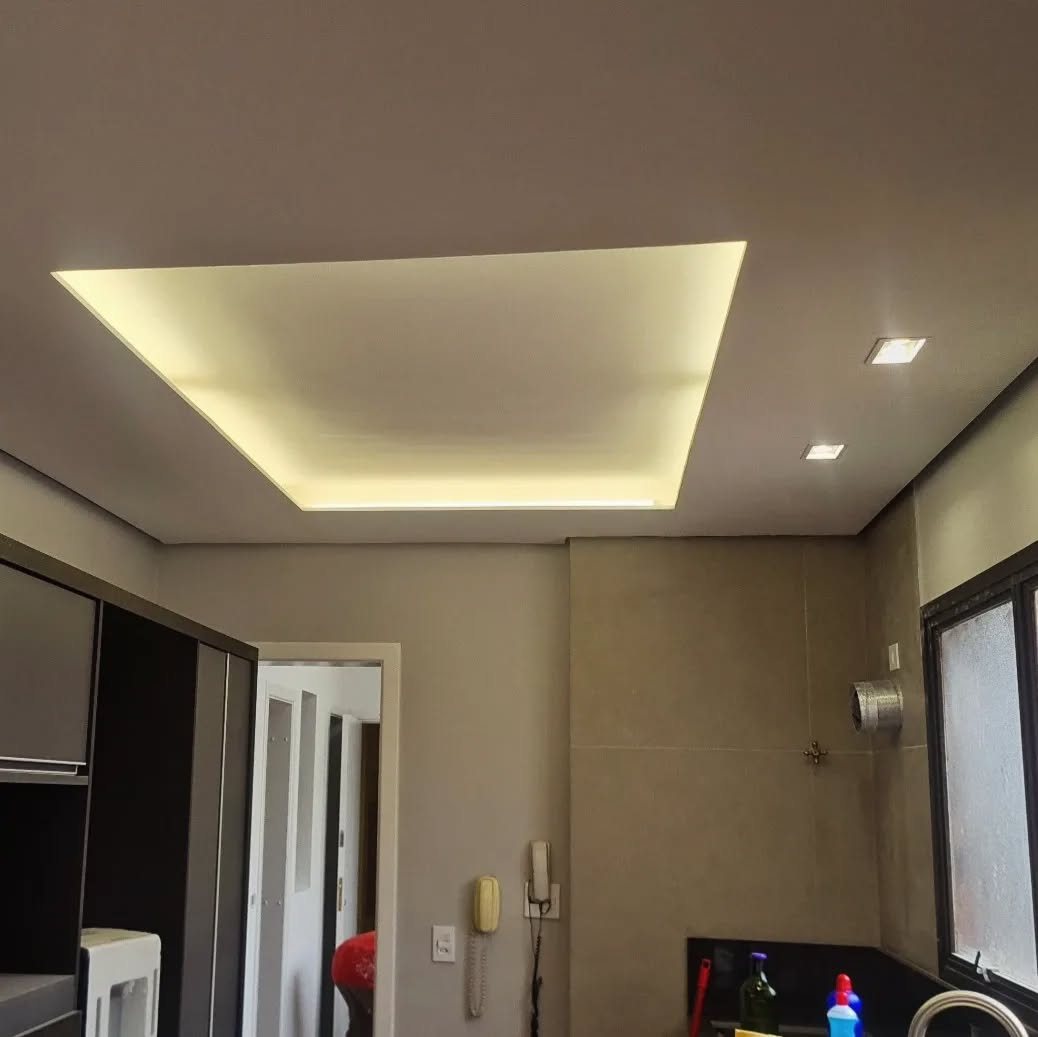 Reforma de apartamento — sala com gesso e pintura